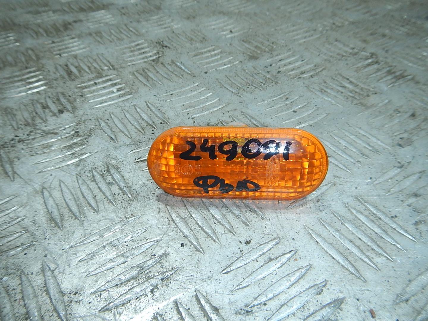 Повторитель на крыло желтый