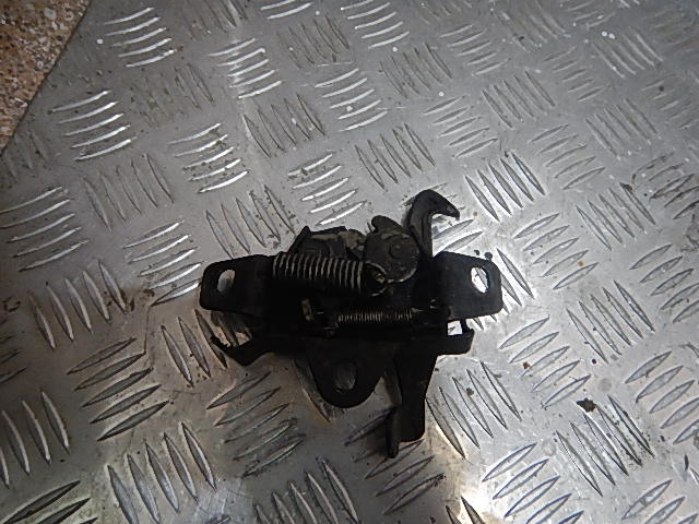 Замок капота