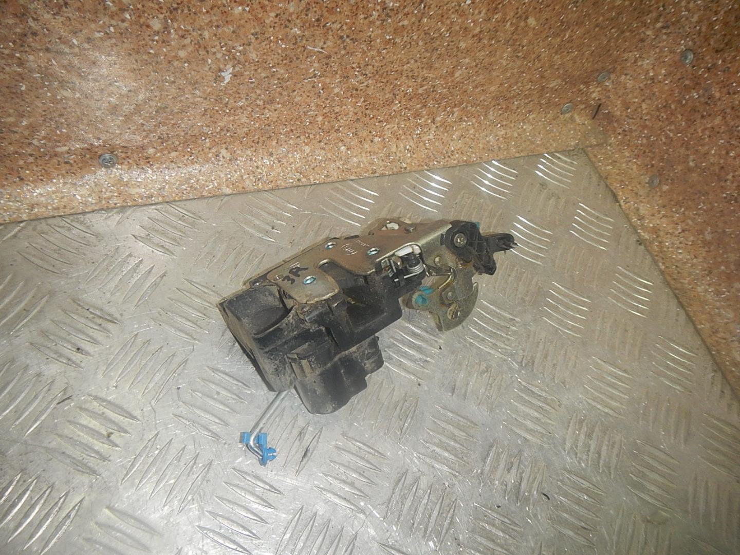 Замок двери задней правой