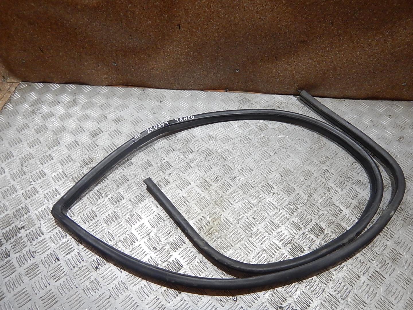 Уплотнитель двери