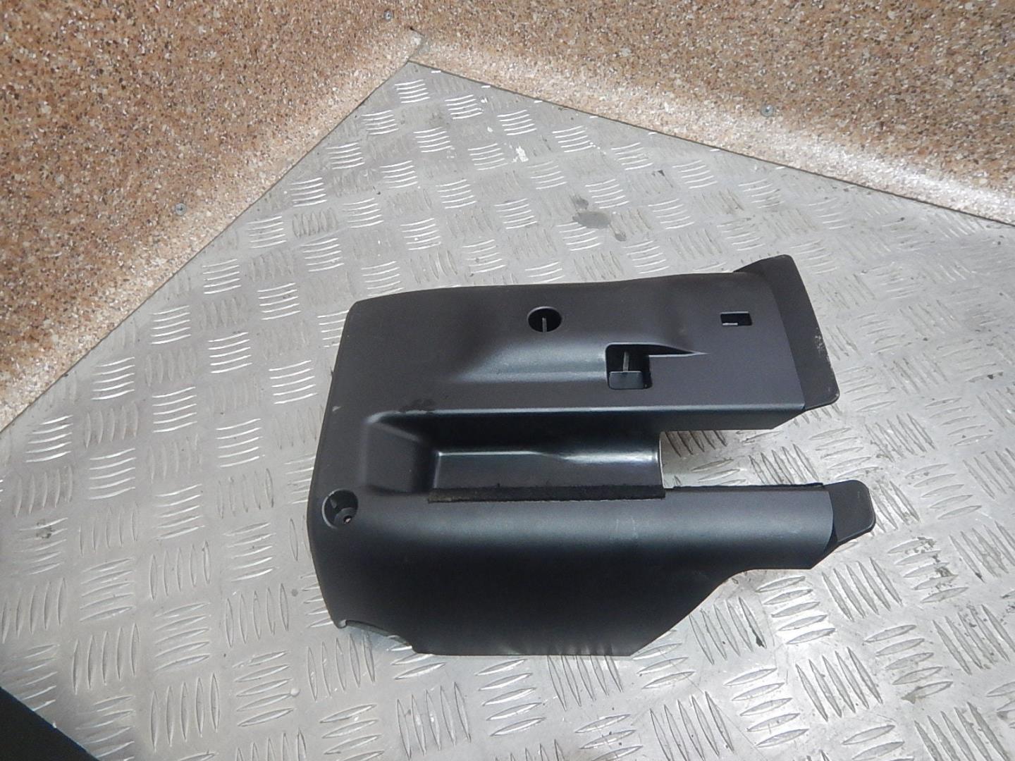 Кожух рулевой колонки