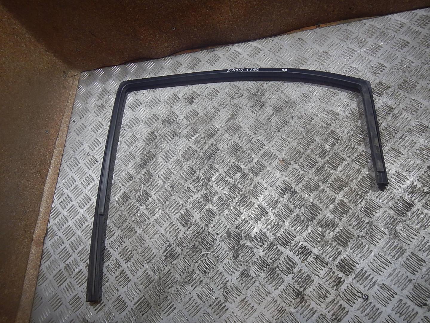 Уплотнитель стекла двери