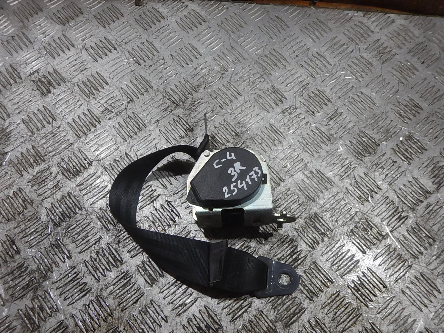 Ремень безопасности