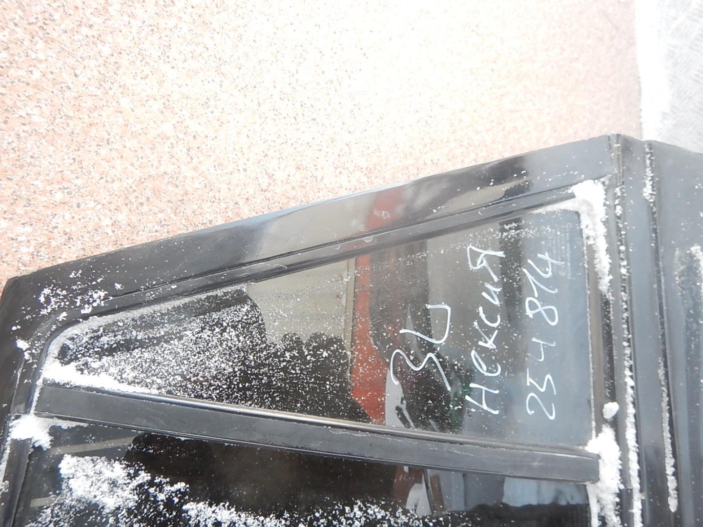 Стекло двери задней левой (форточка)