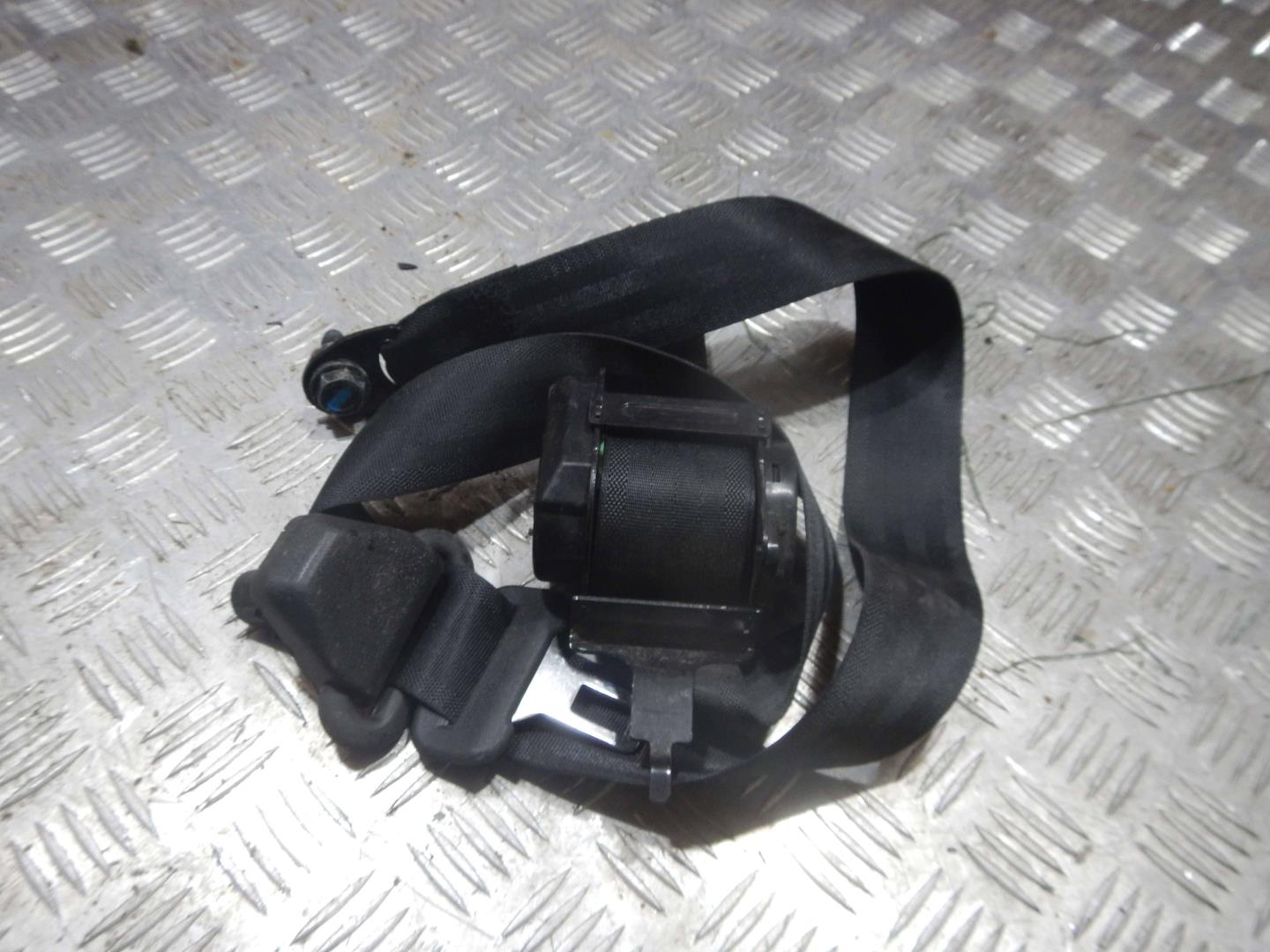 Ремень безопасности