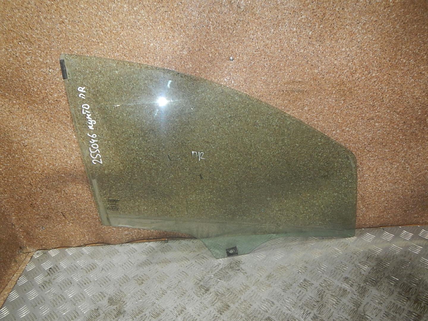 Стекло двери передней правой