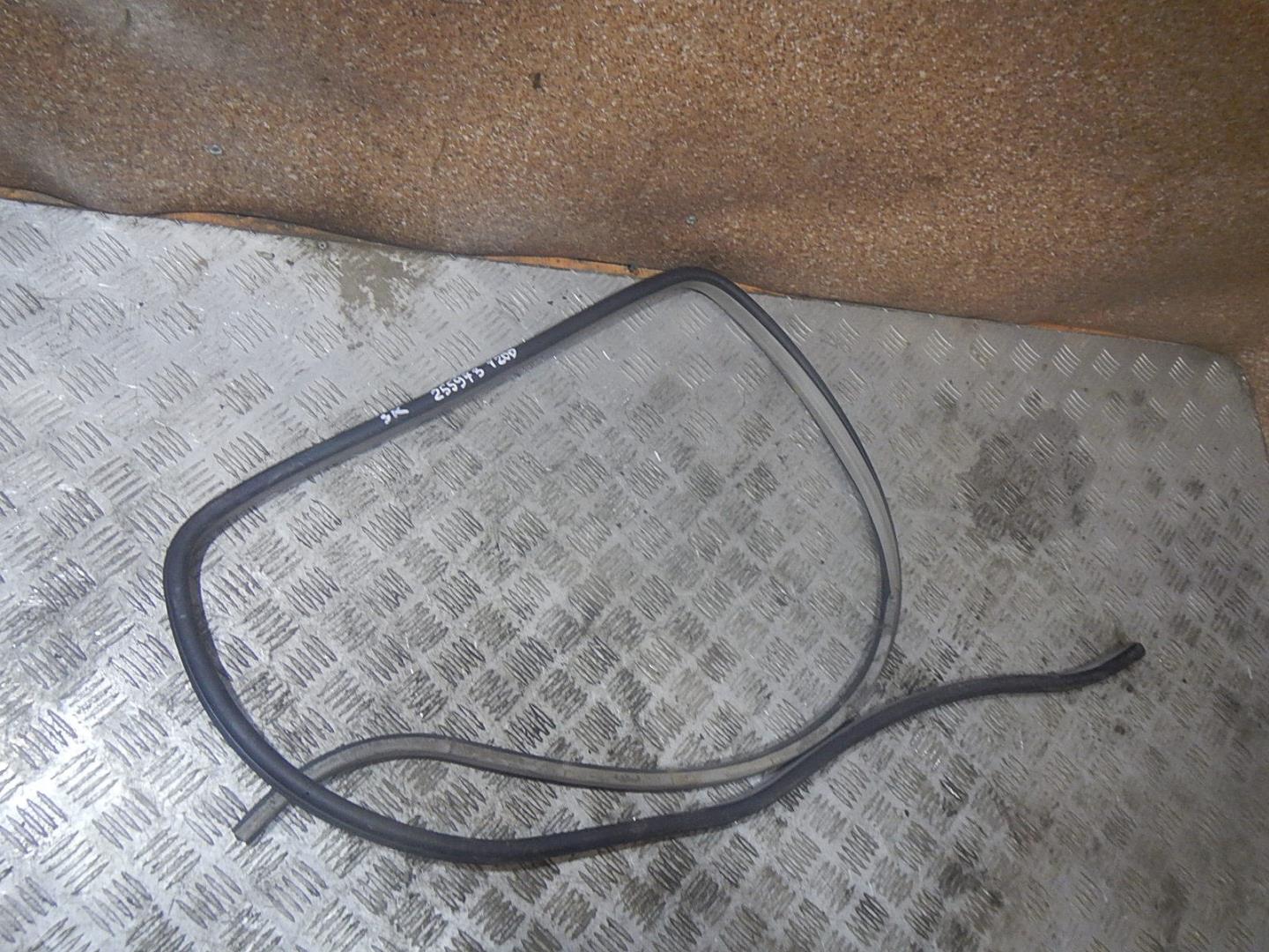 Уплотнитель двери