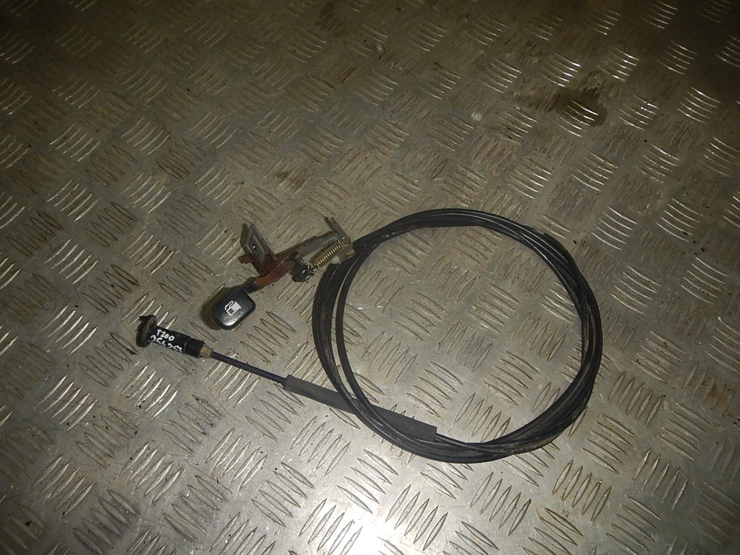 Трос лючка бензобака