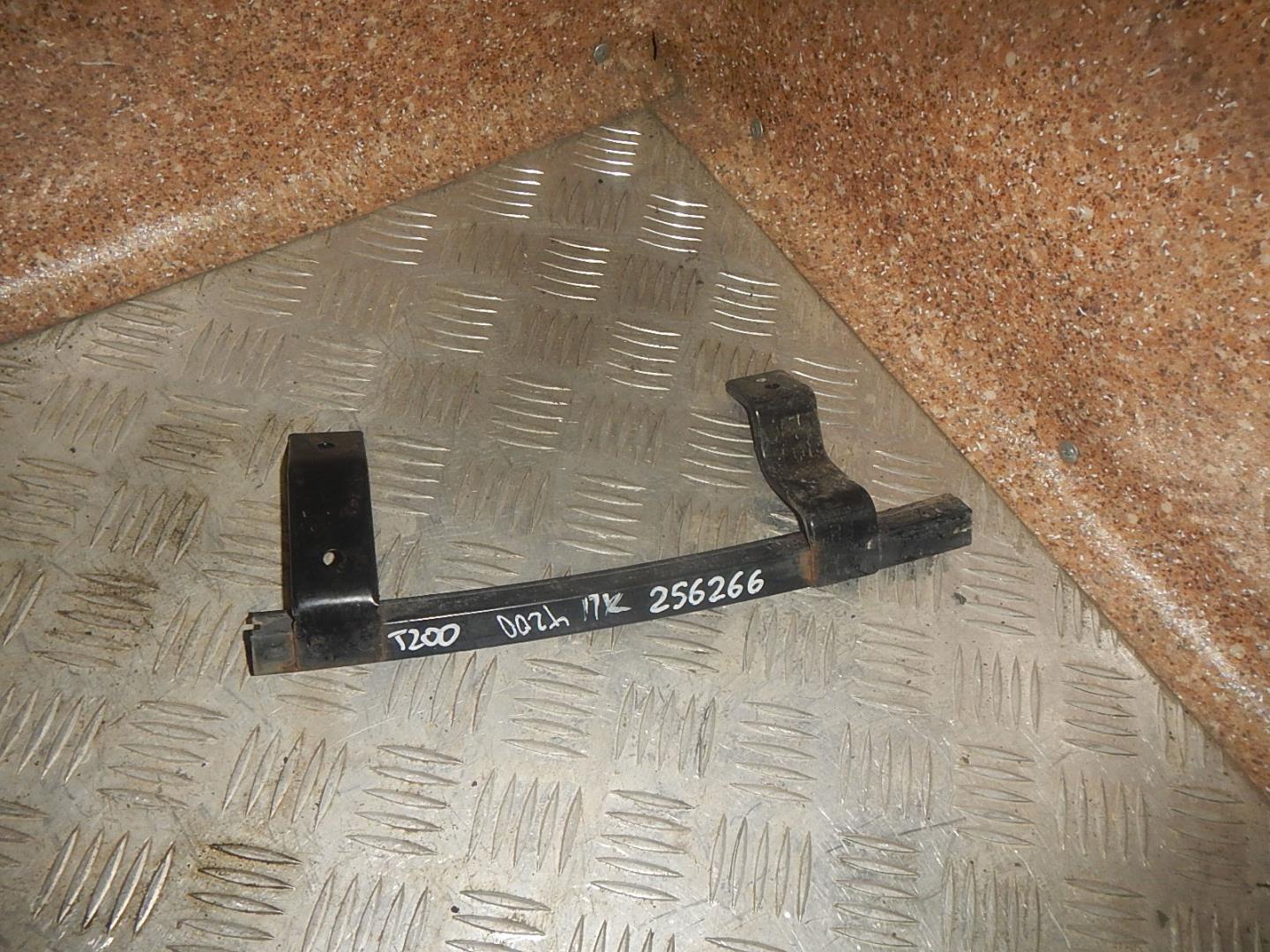 Направляющая стекла двери