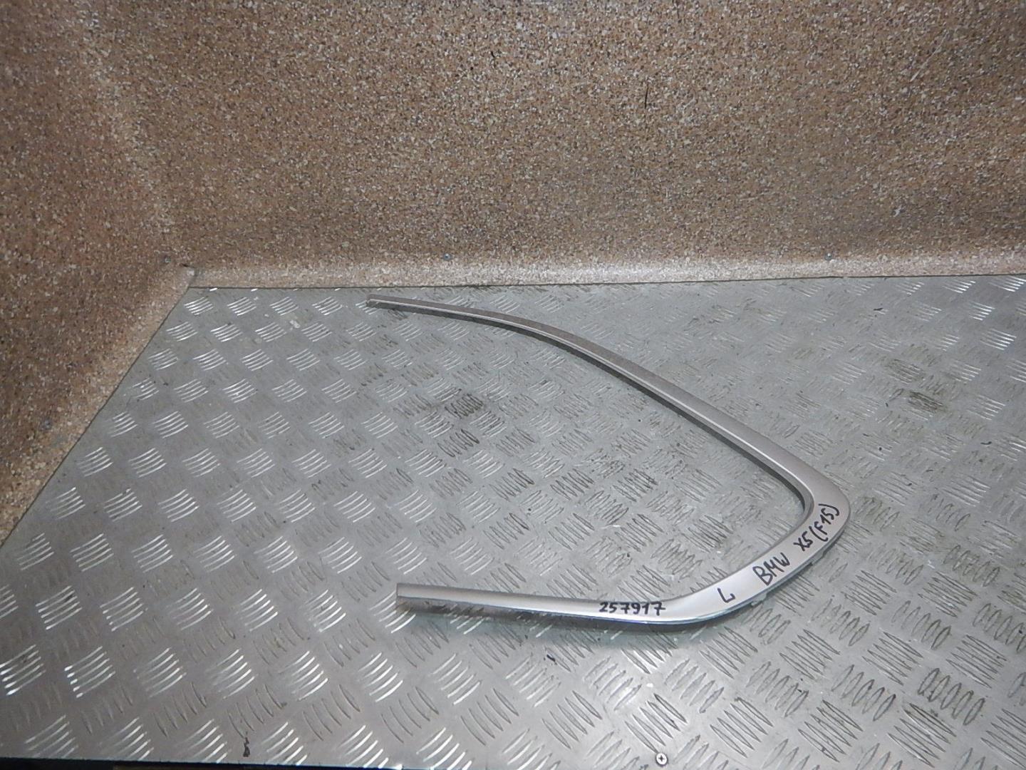 Накладка стекла заднего левого