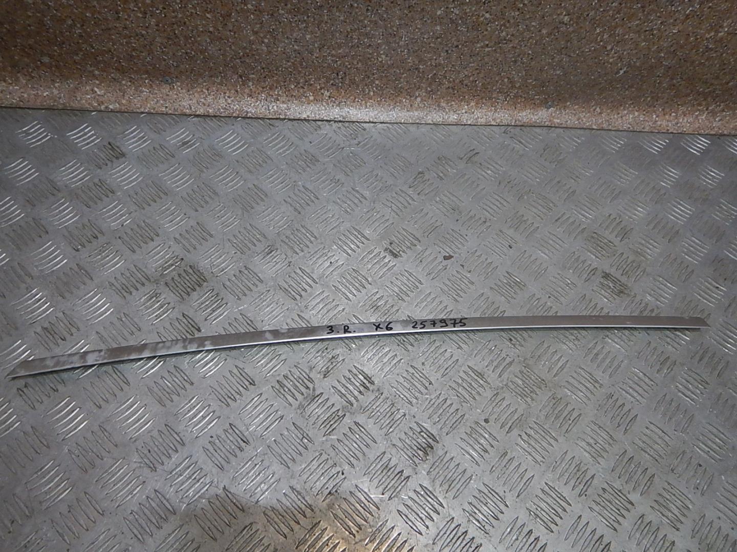 Молдинг задней правой двери