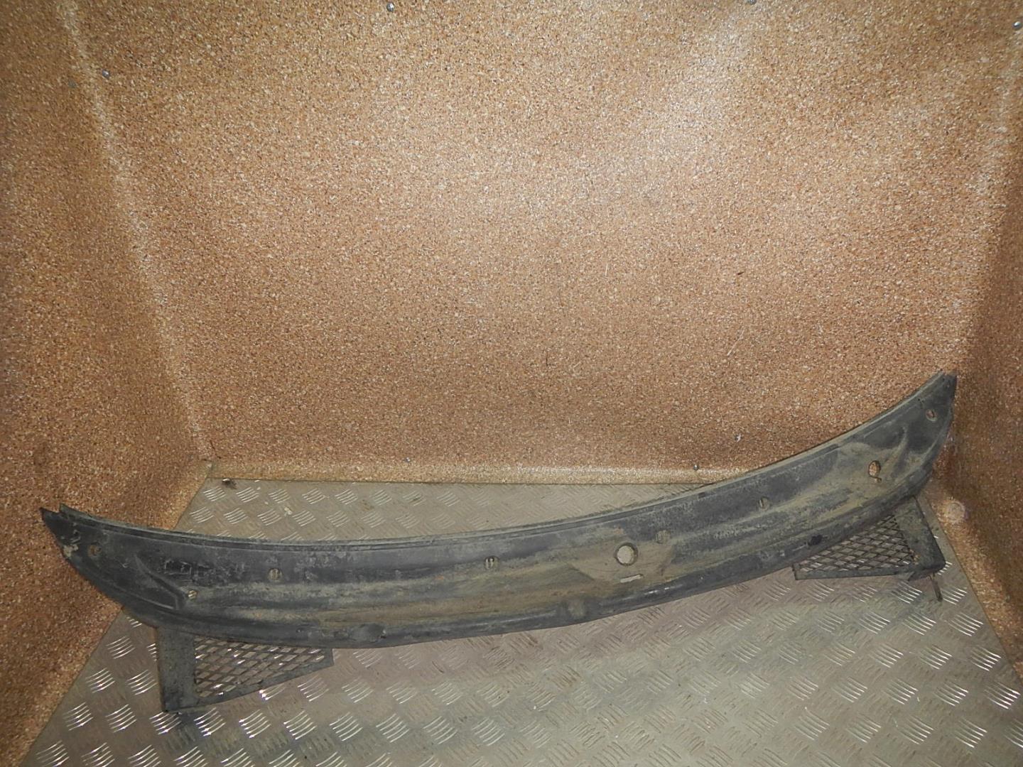 Решетка стеклоочистителей (Жабо)