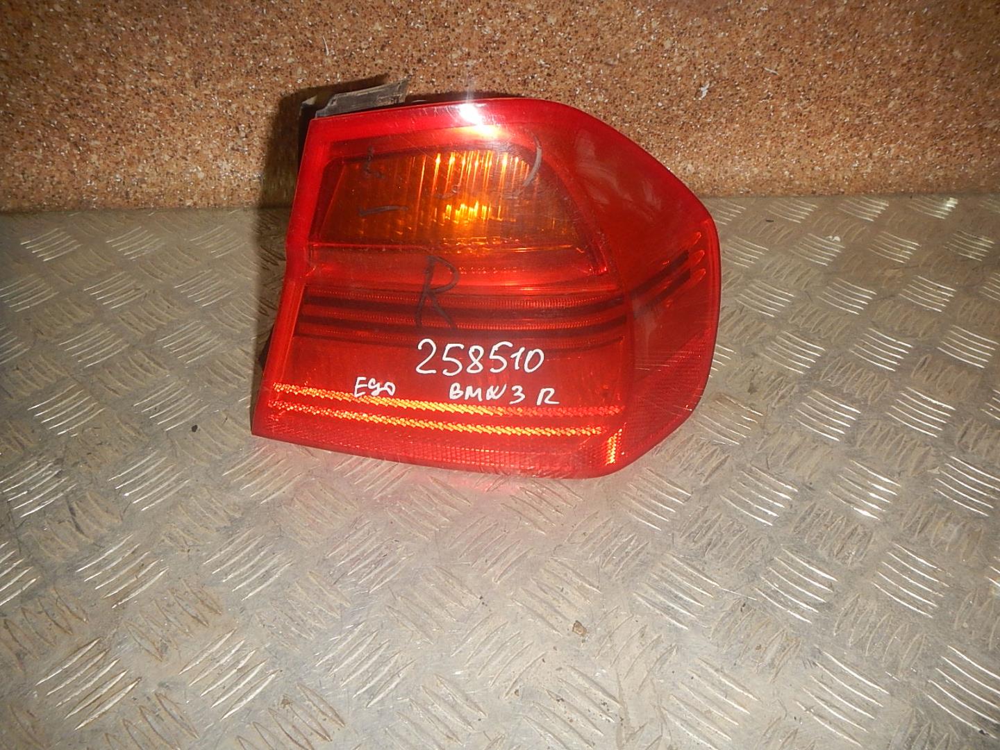 Фонарь задний правый