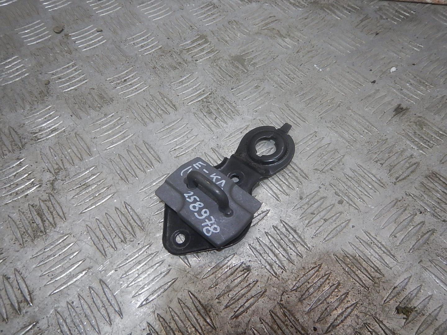 Замок капота