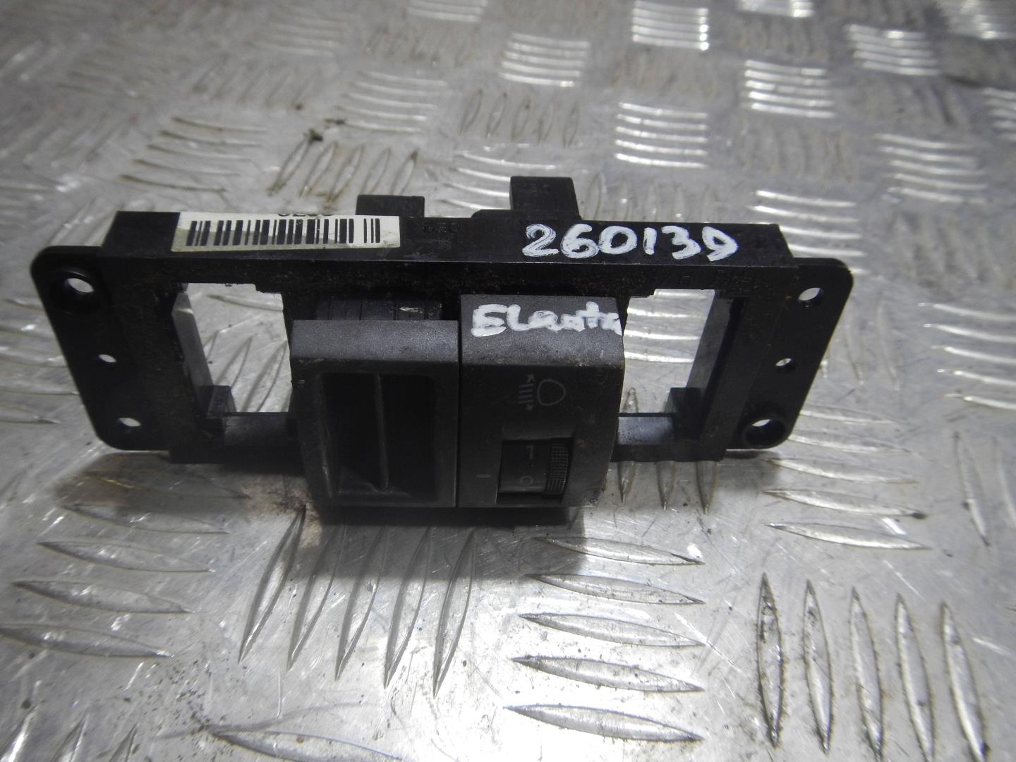 Кнопка корректора фар