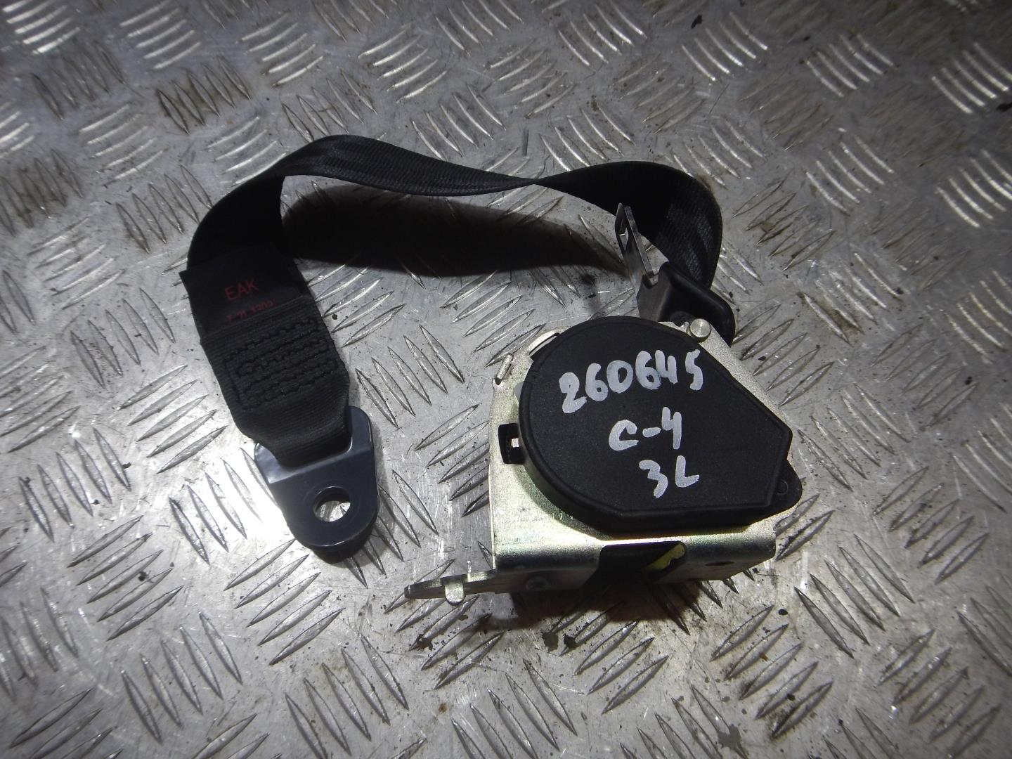 Ремень безопасности