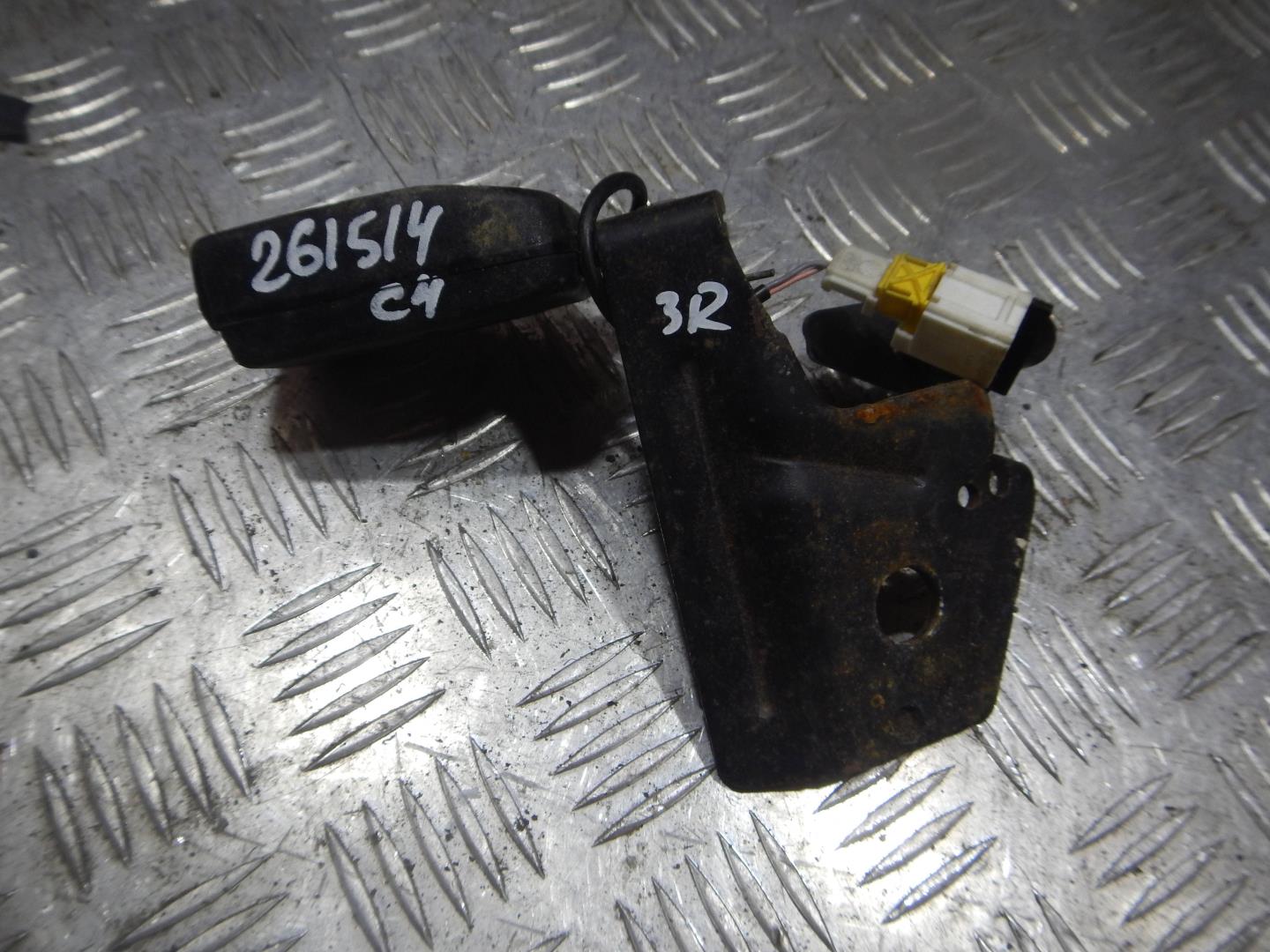 Ответная часть ремня безопасности