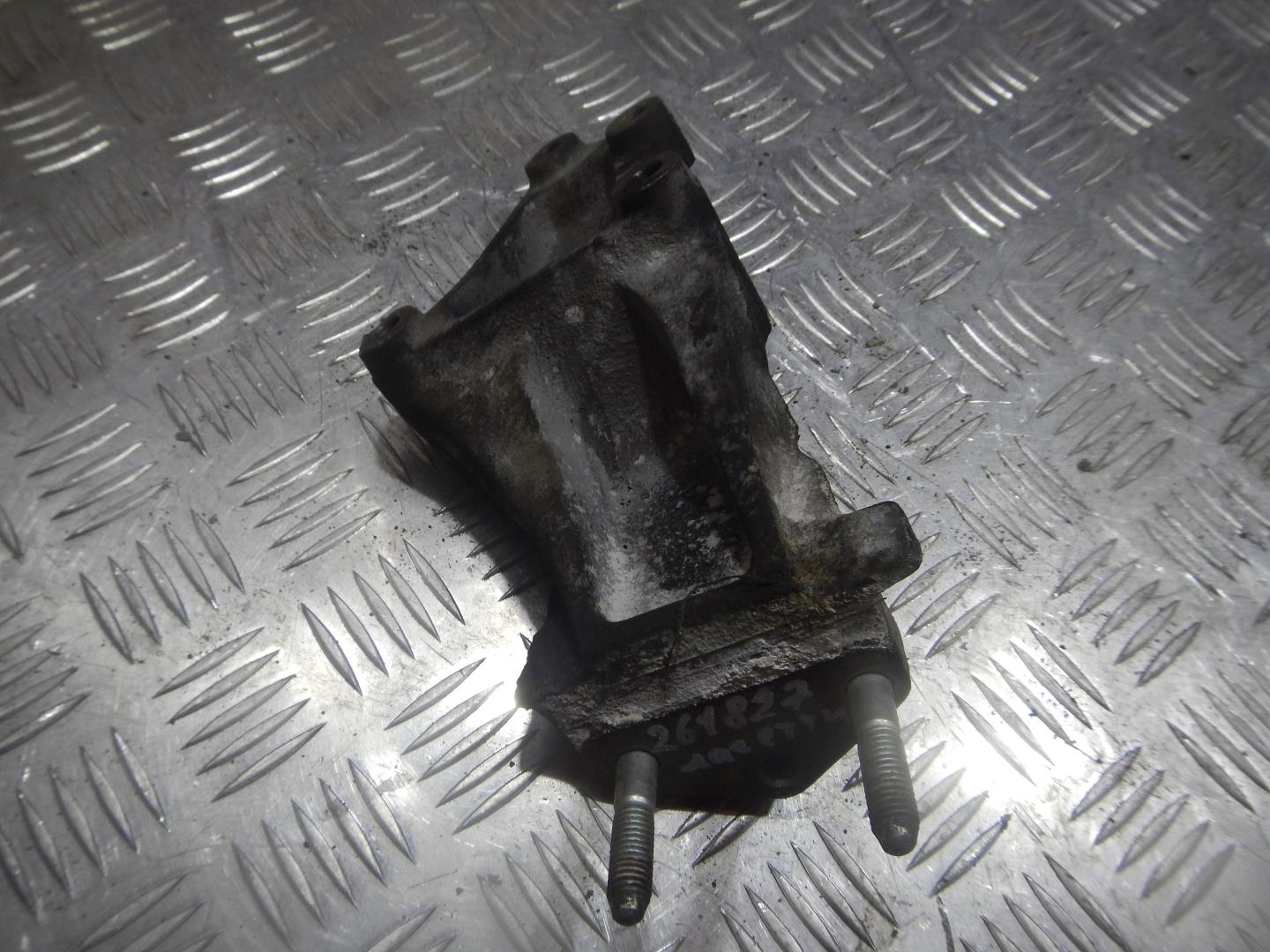 Кронштейн КПП левый