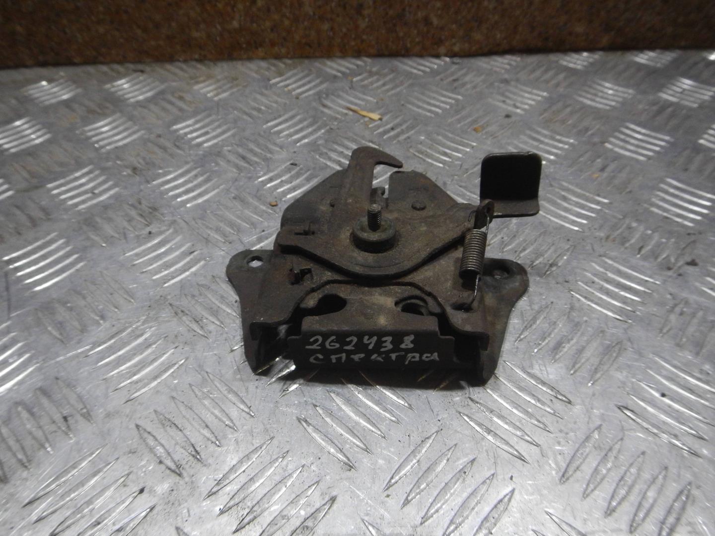 Замок капота