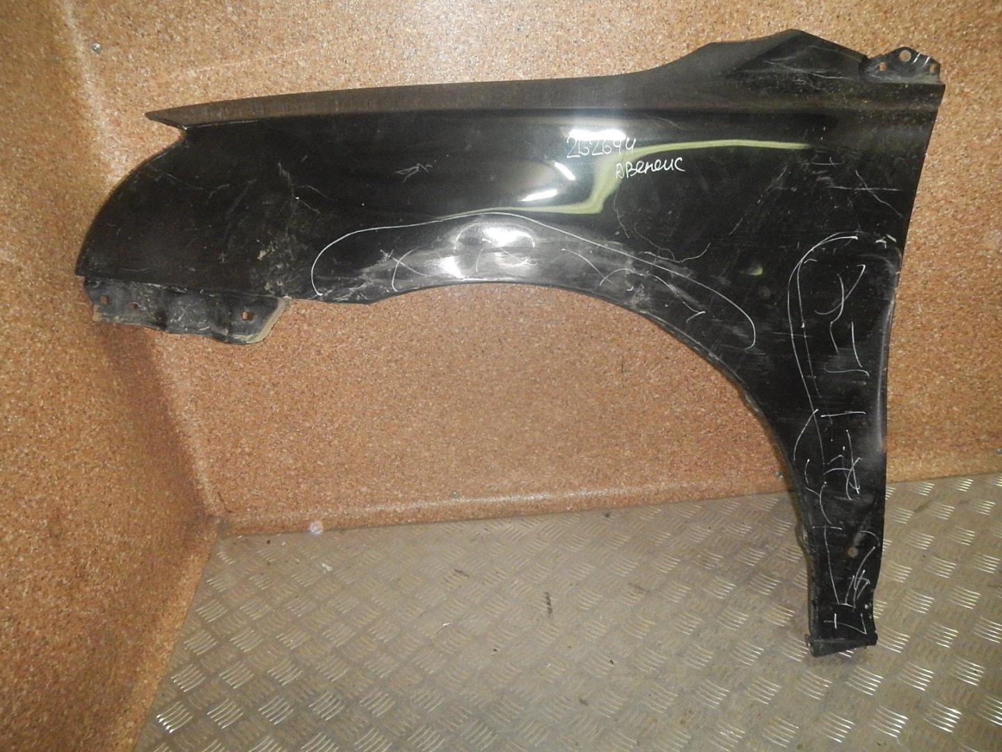 Крыло переднее левое