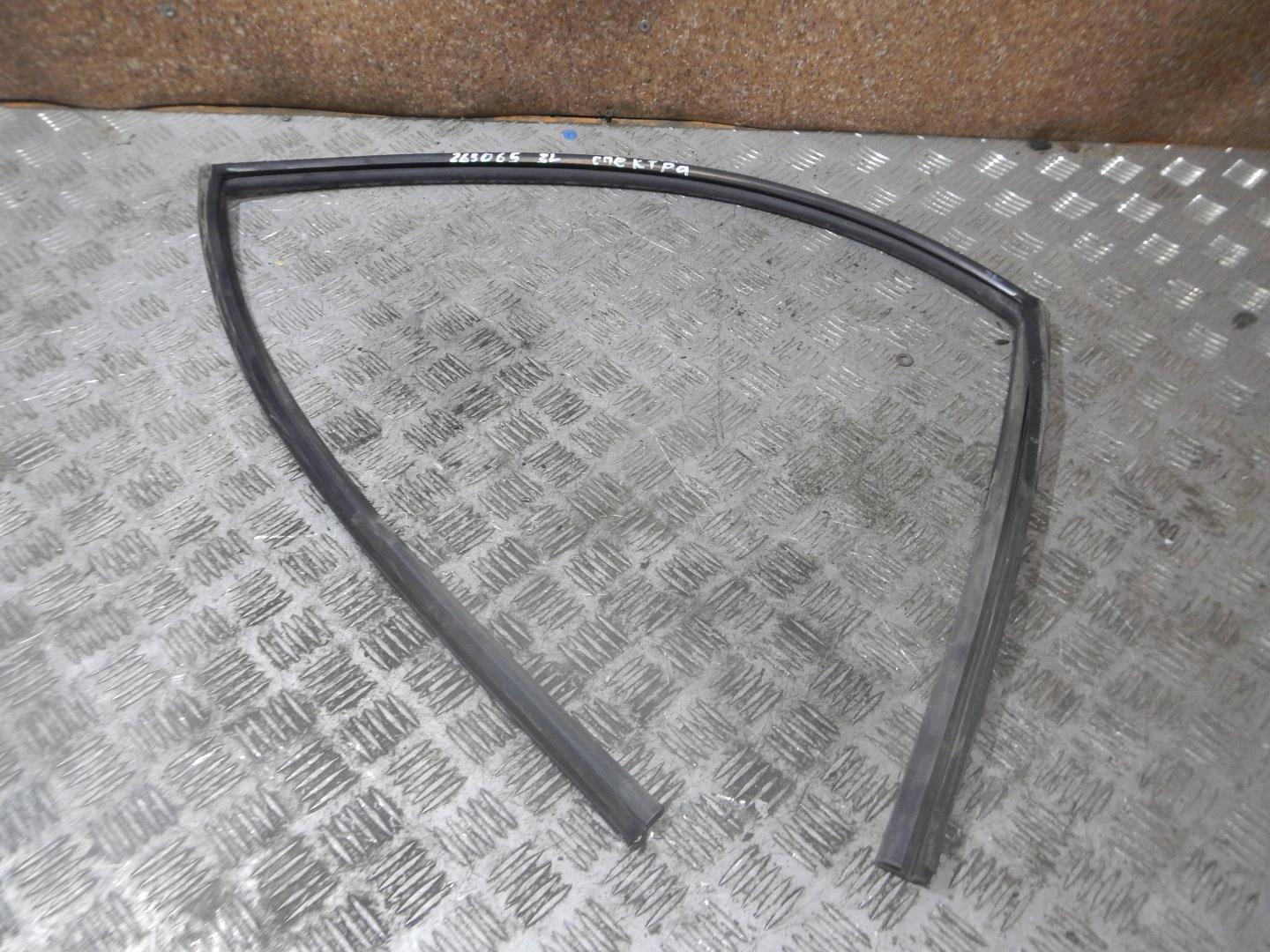 Уплотнитель стекла двери