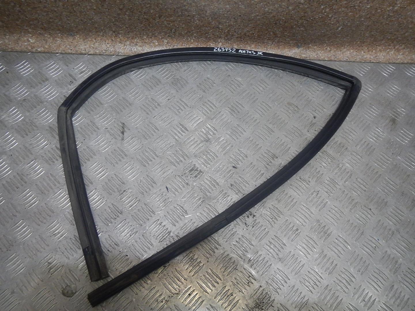 Уплотнитель стекла двери