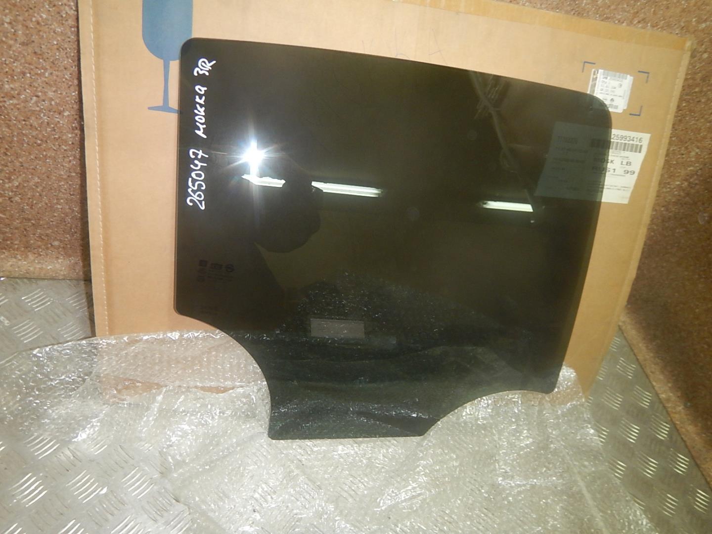 Стекло двери задней правой