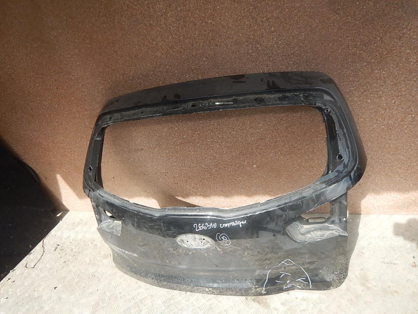 Дверь багажника