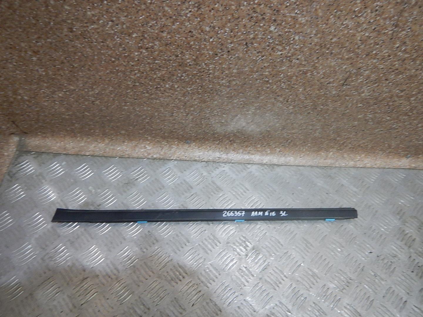 Накладка стекла заднего левого