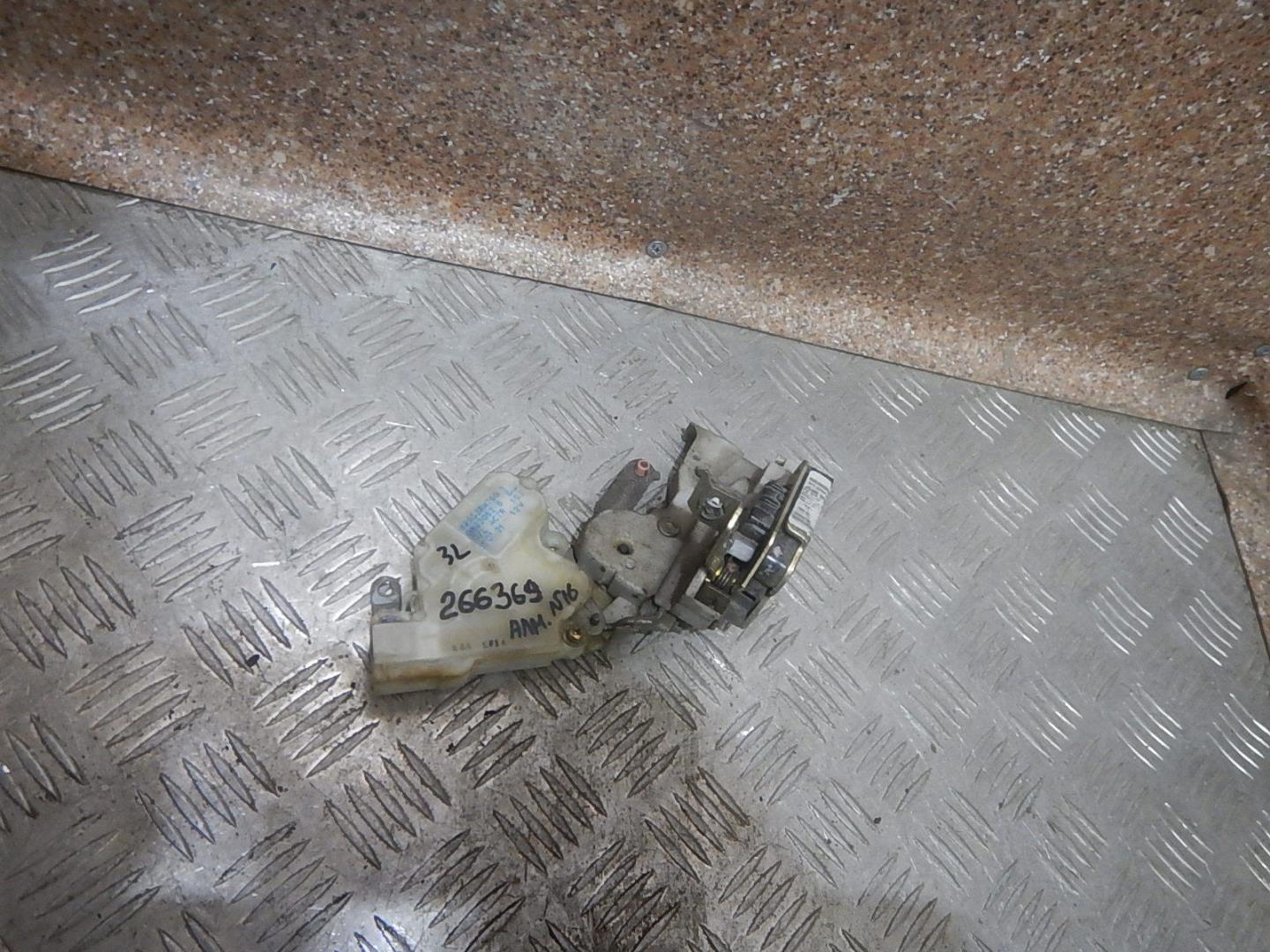 Замок двери задней левой