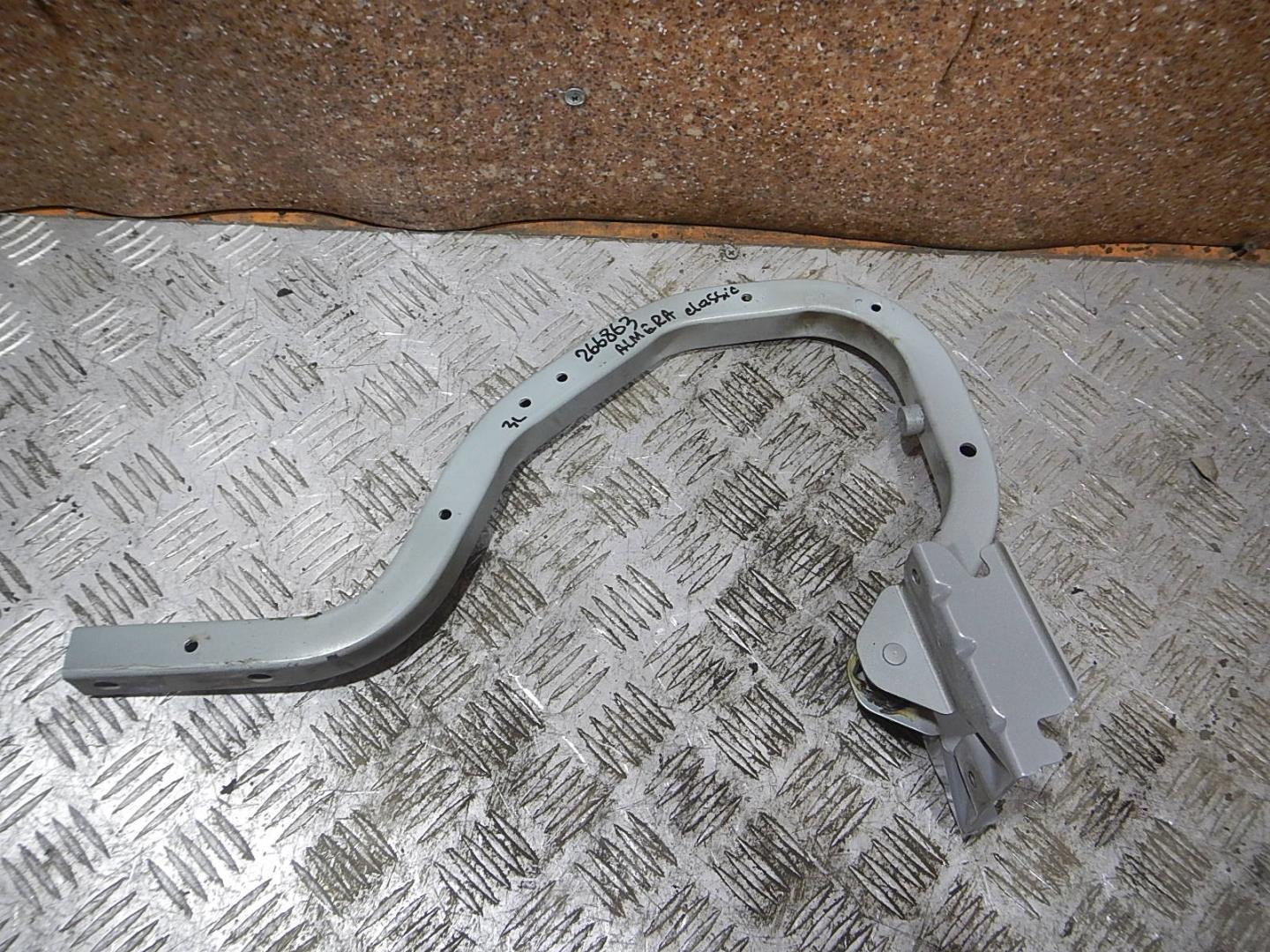 Петля крышки багажника