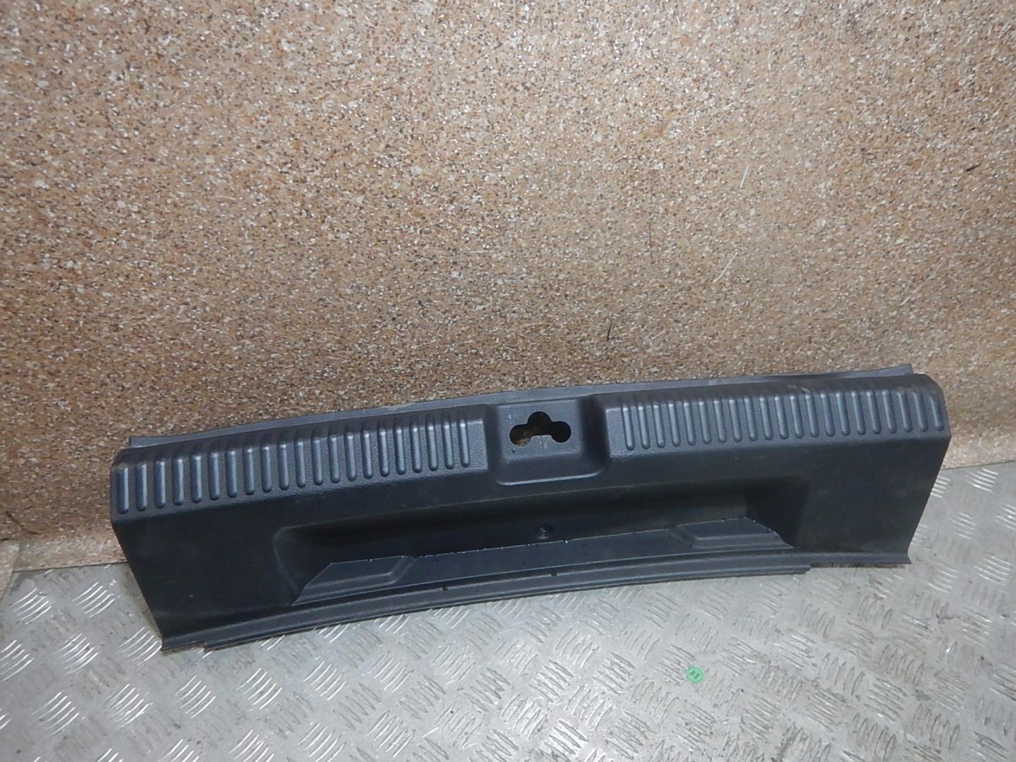 Обшивка багажника