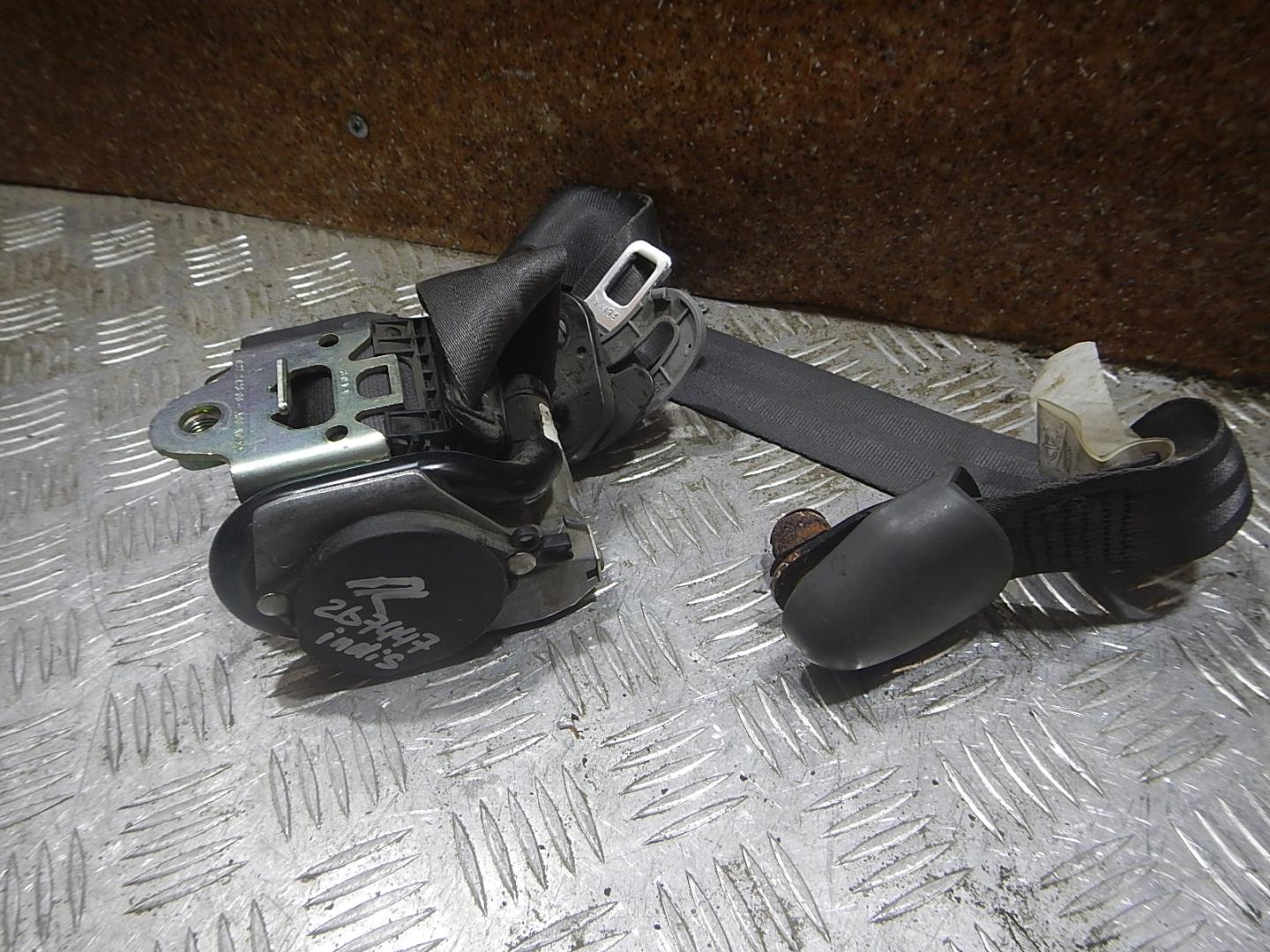 Ремень безопасности