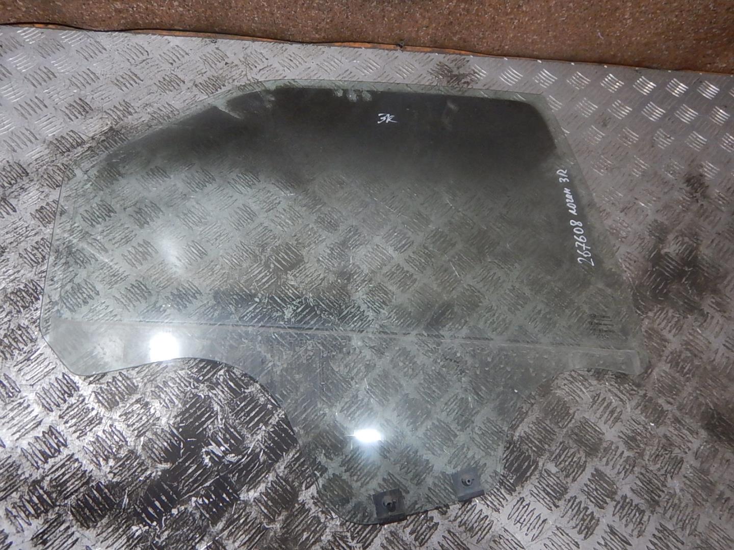 Стекло двери задней правой