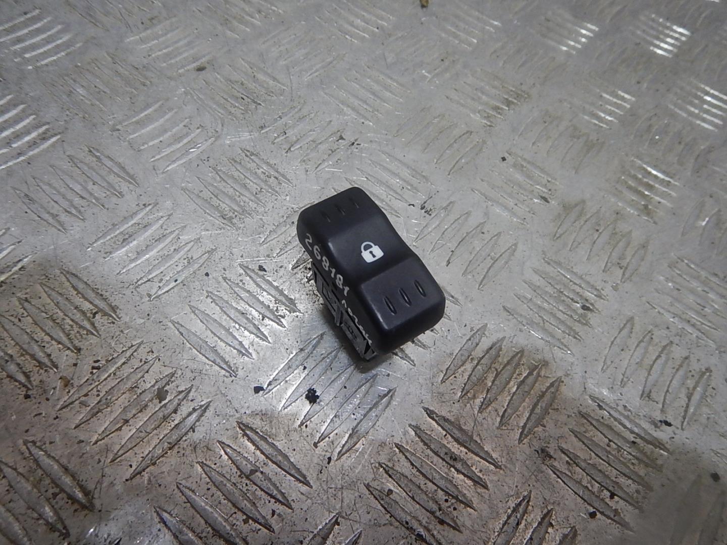 Кнопка центрального замка