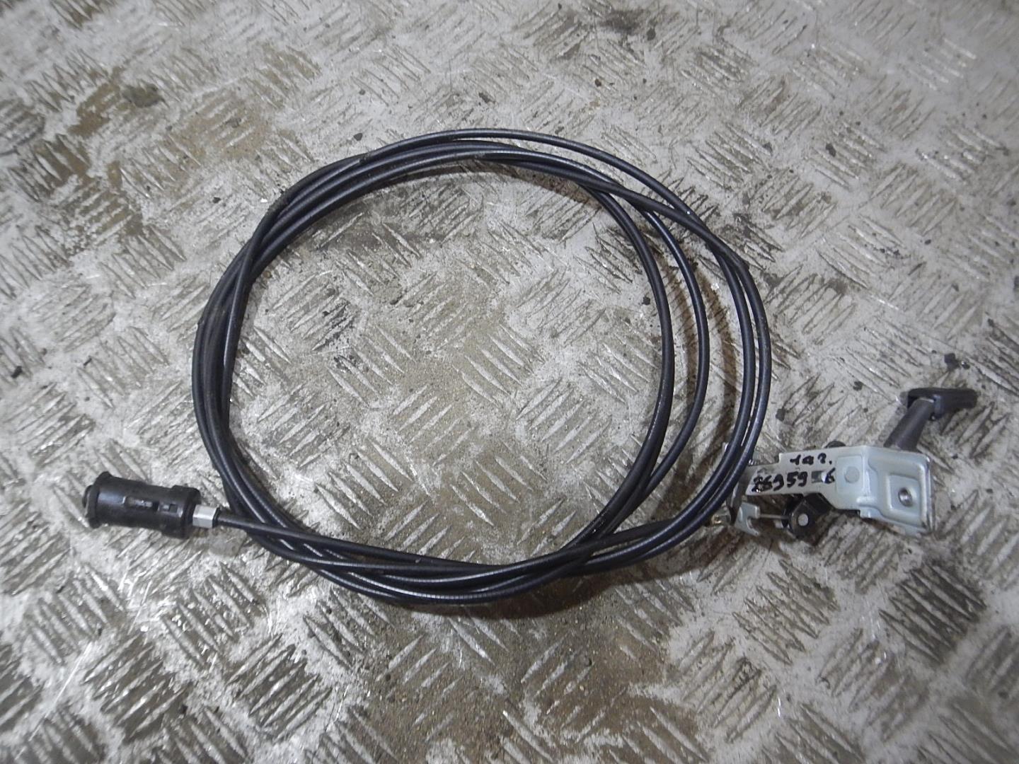 Трос лючка бензобака