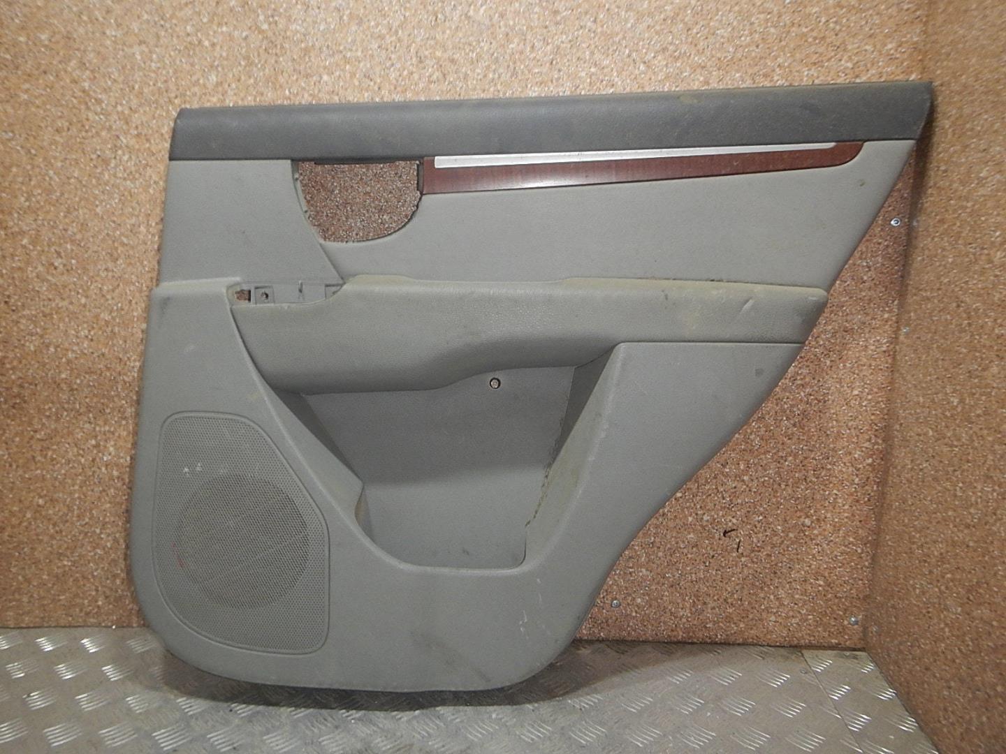 Обшивка двери задней правой