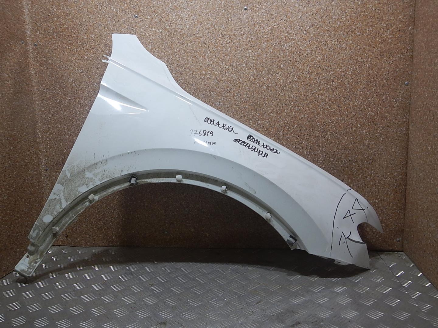 Крыло переднее правое