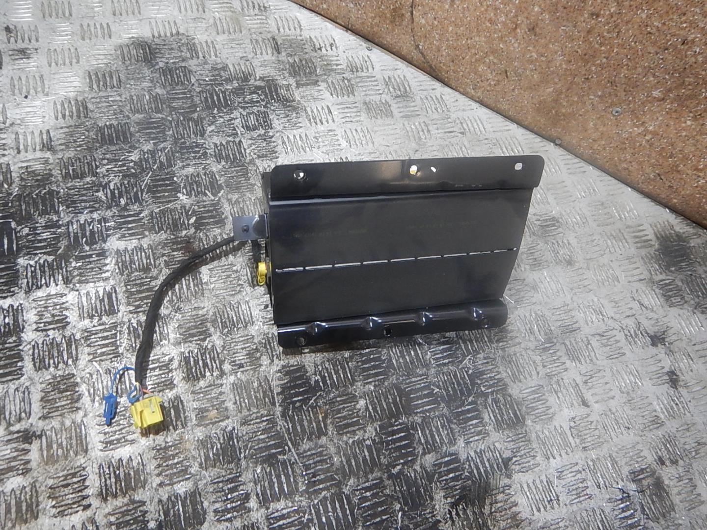 Подушка безопасности пассажирская (в торпедо)