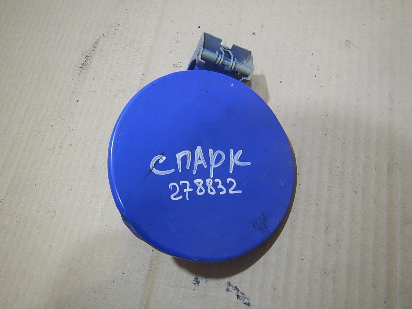 Лючок бензобака