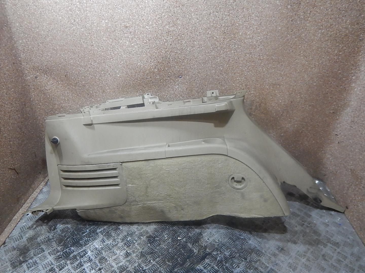 Обшивка багажника