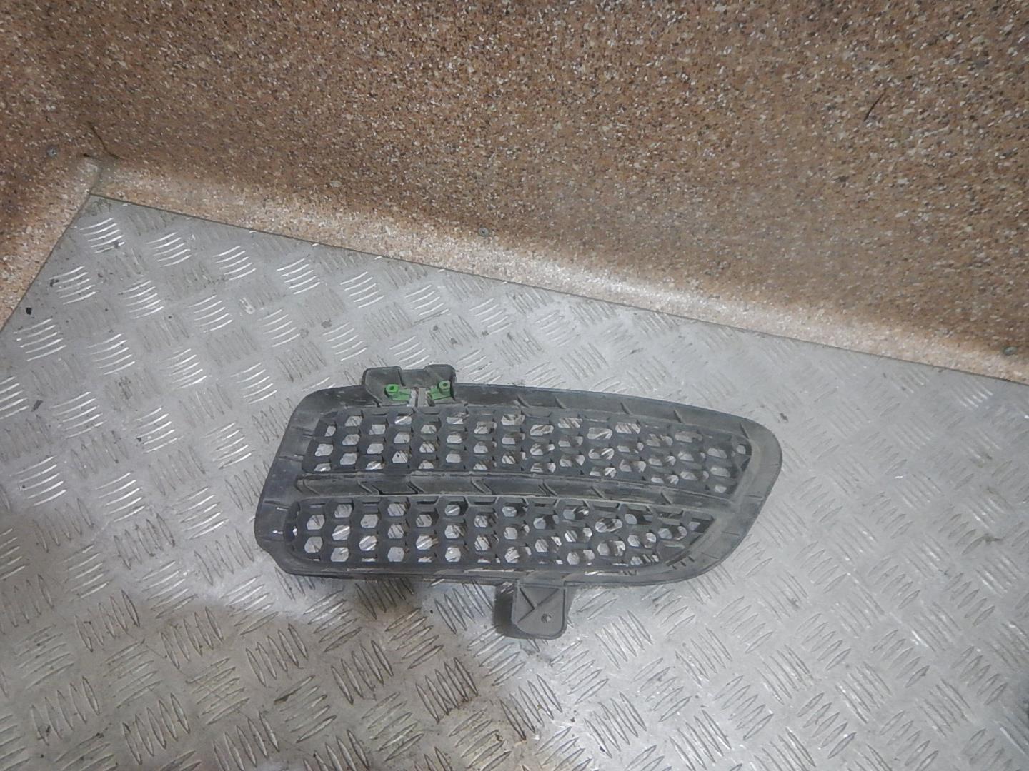 Решетка в бампер левая