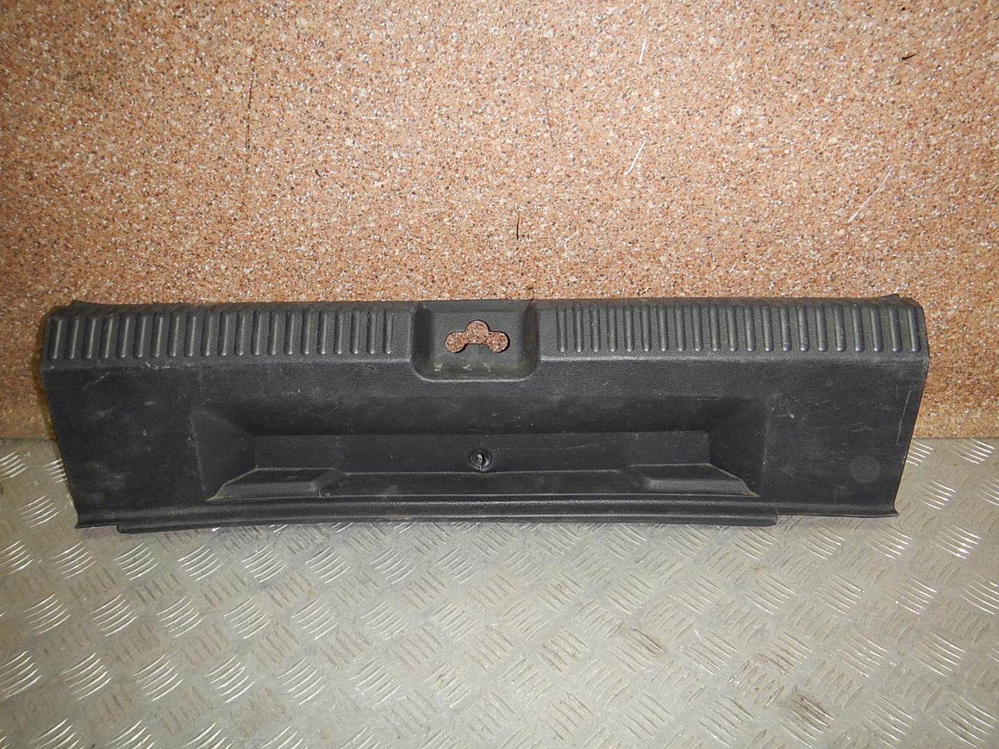 Обшивка багажника