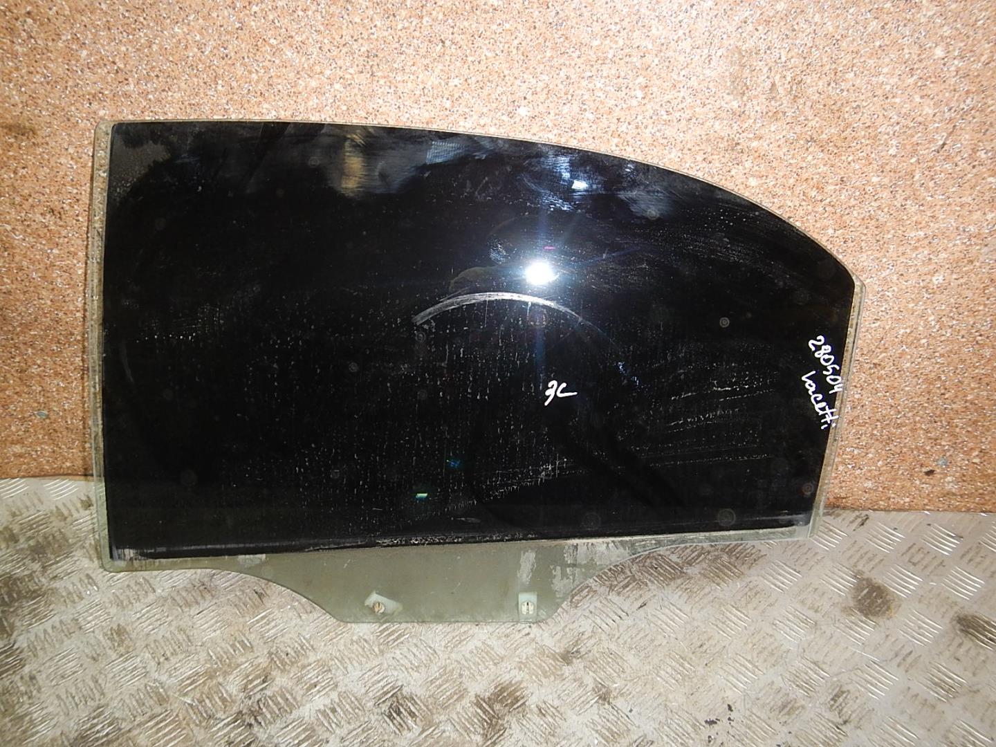 Стекло двери задней левой