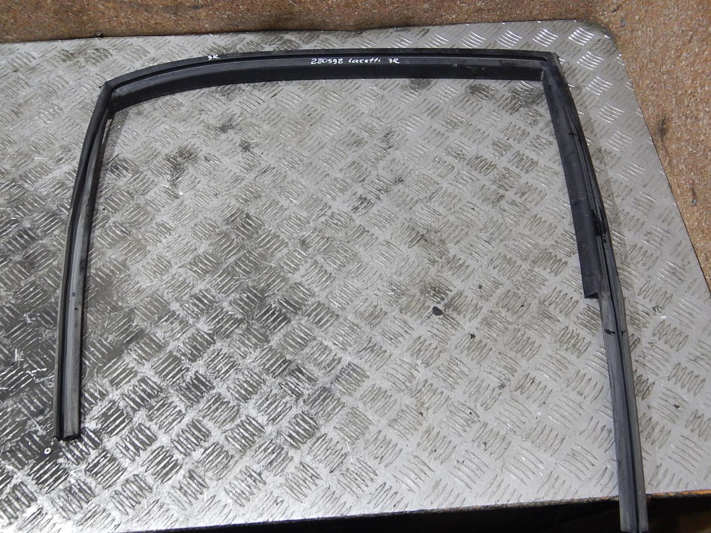 Уплотнитель стекла двери