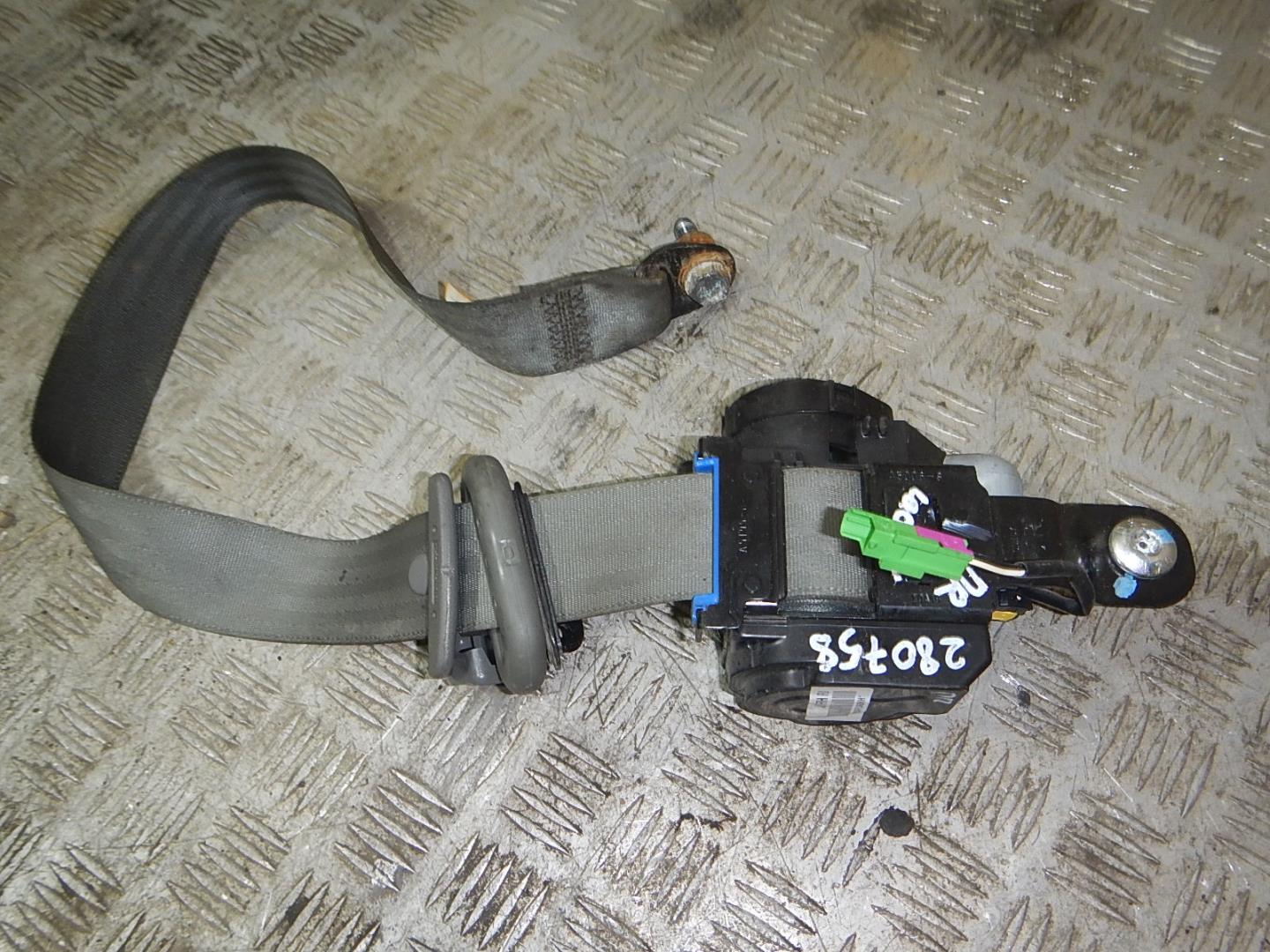 Ремень безопасности