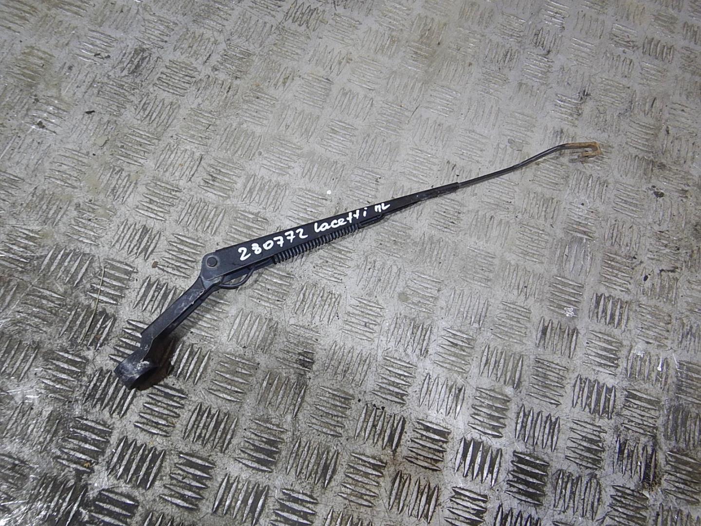 Поводок стеклоочистителя передний левый