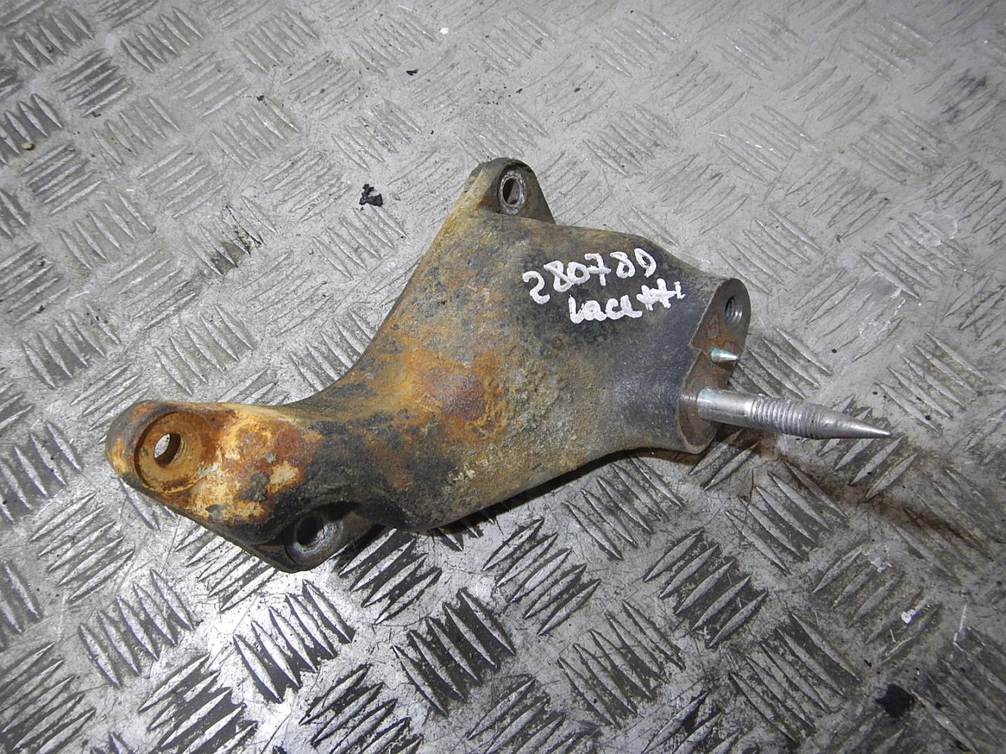 Кронштейн КПП левый