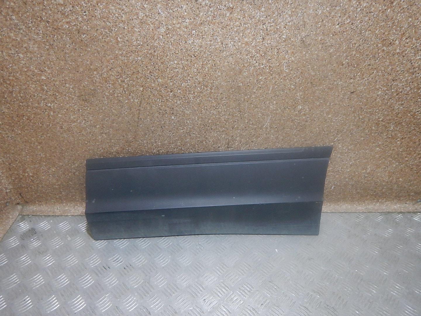 Молдинг задней левой двери