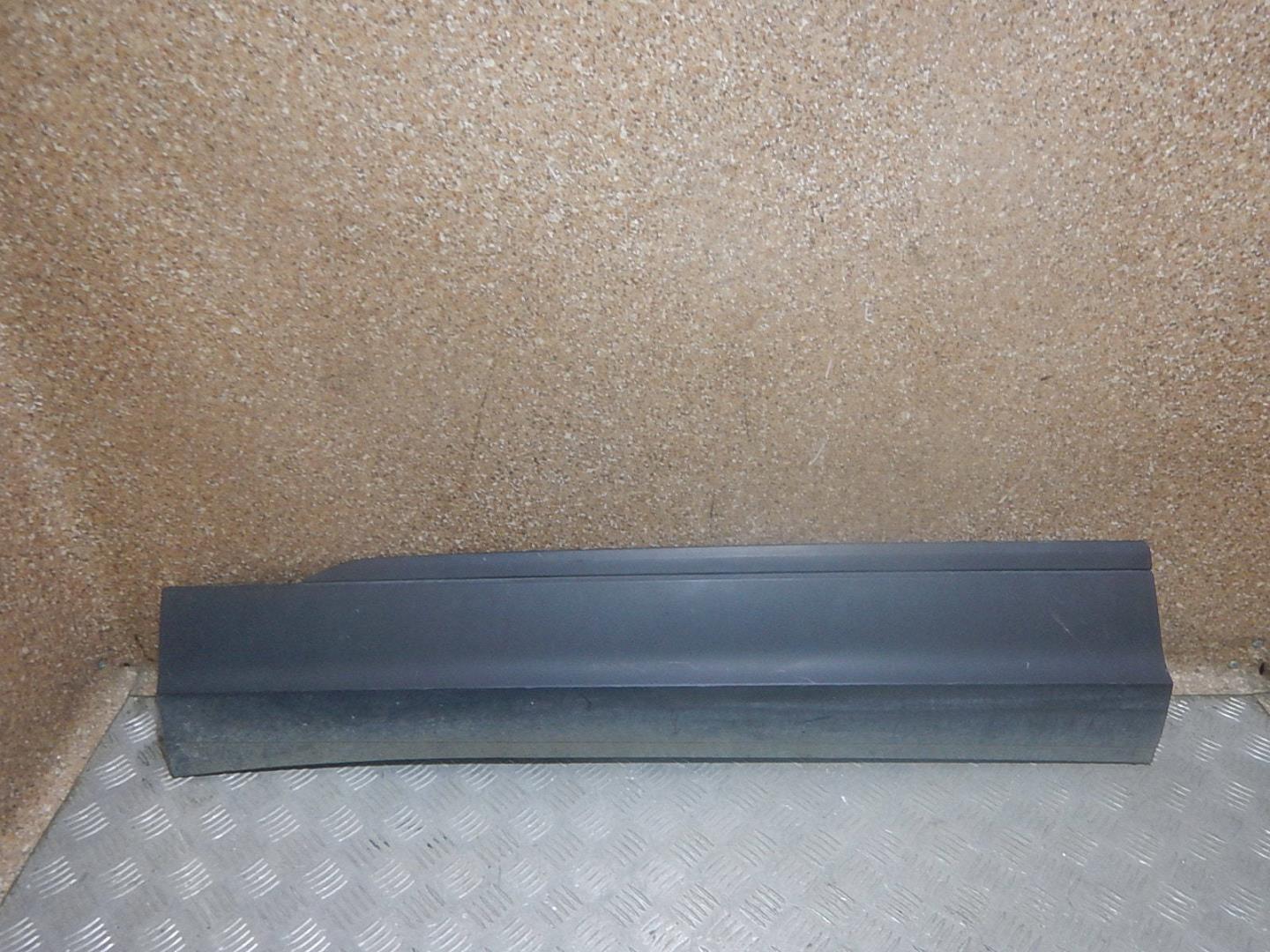 Молдинг передней левой двери